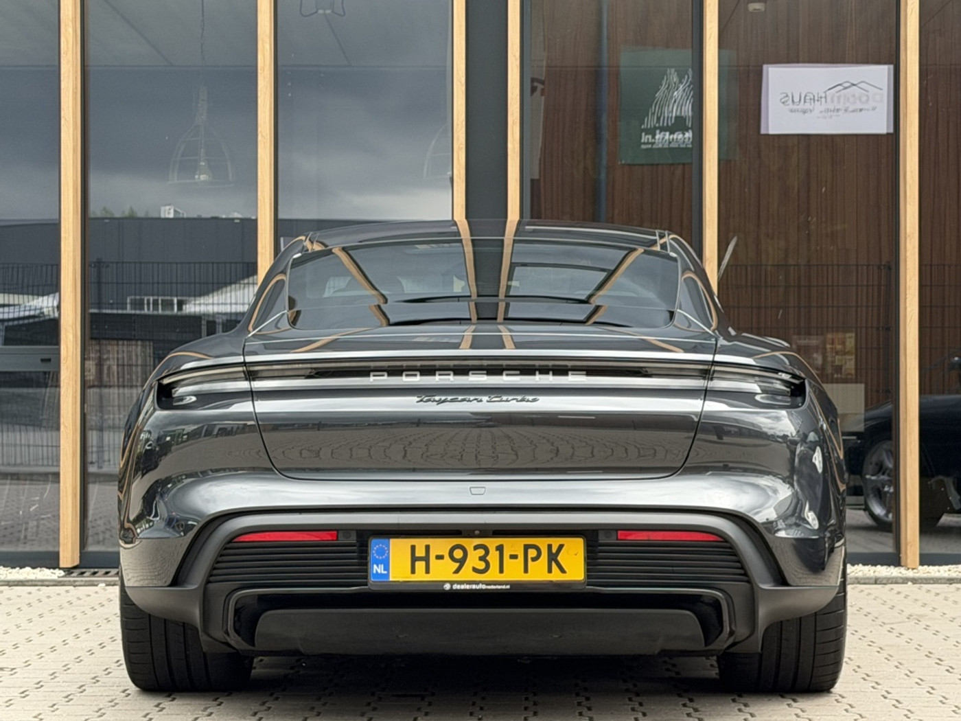Foto van Porsche Taycan Turbo