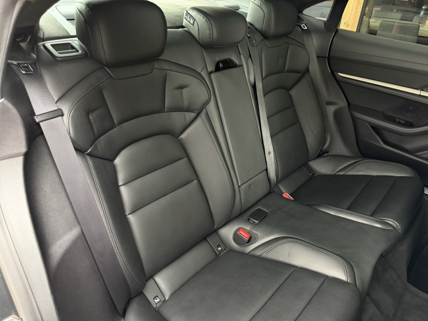 Foto van Porsche Taycan Turbo