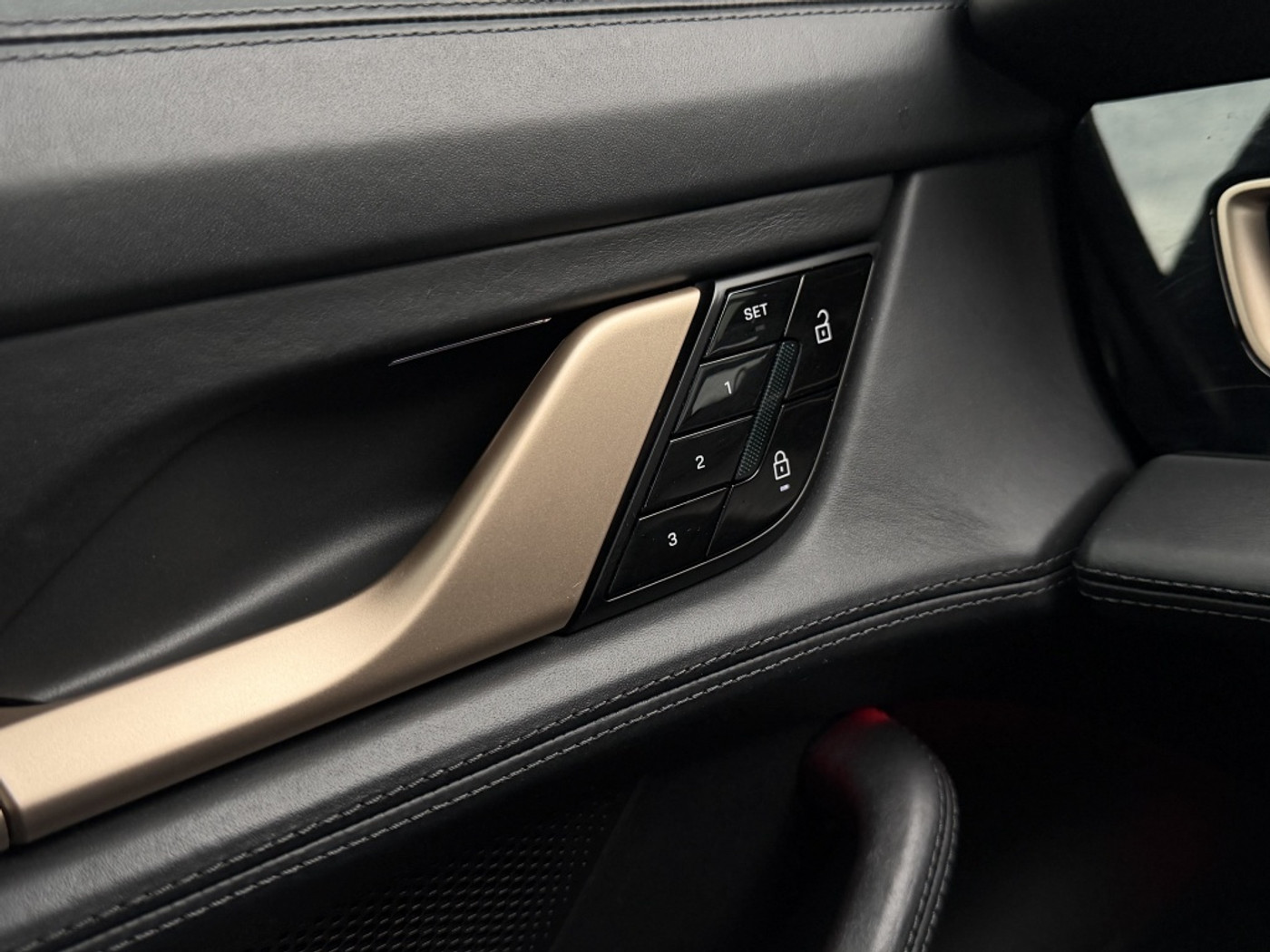Foto van Porsche Taycan Turbo