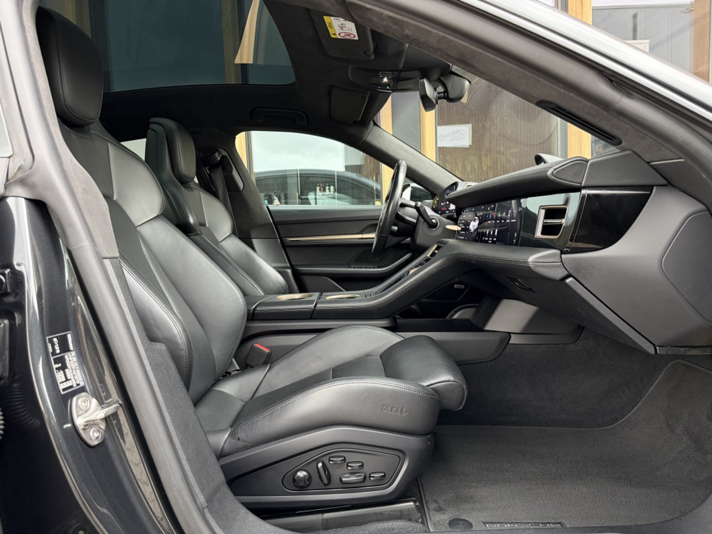 Foto van Porsche Taycan Turbo