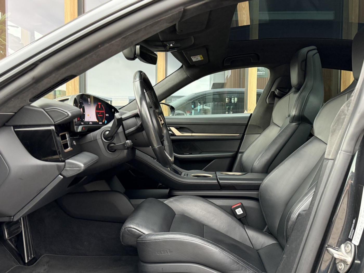 Foto van Porsche Taycan Turbo