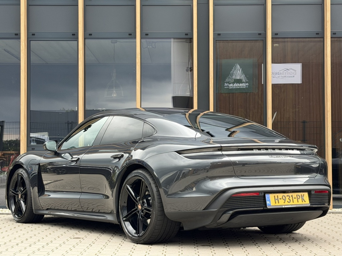 Foto van Porsche Taycan Turbo