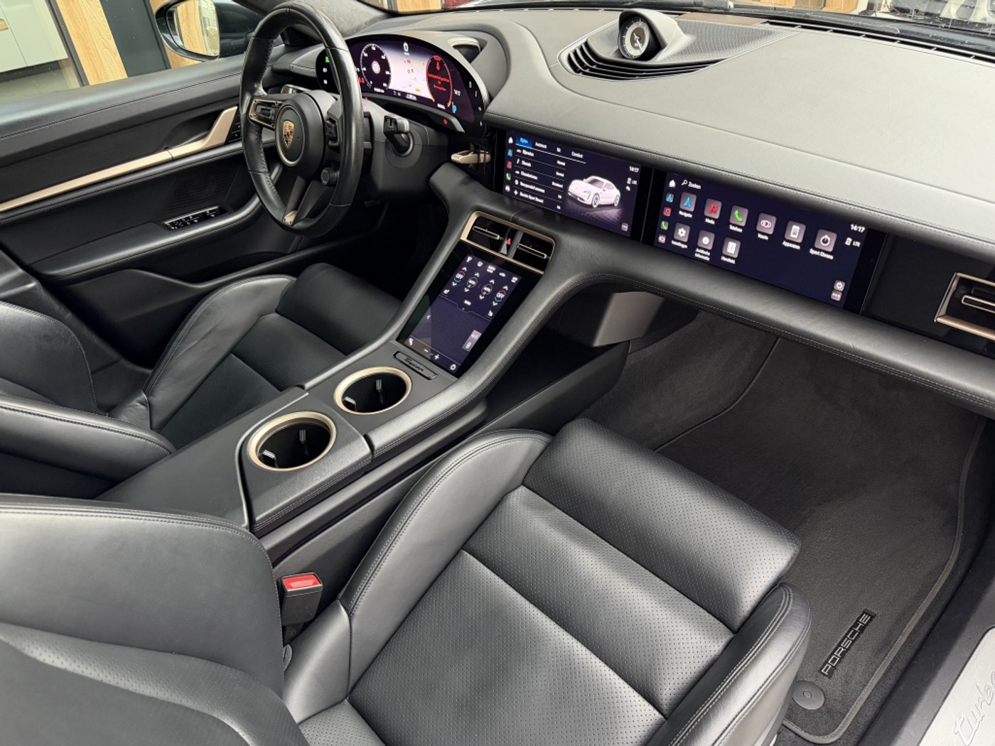 Foto van Porsche Taycan Turbo