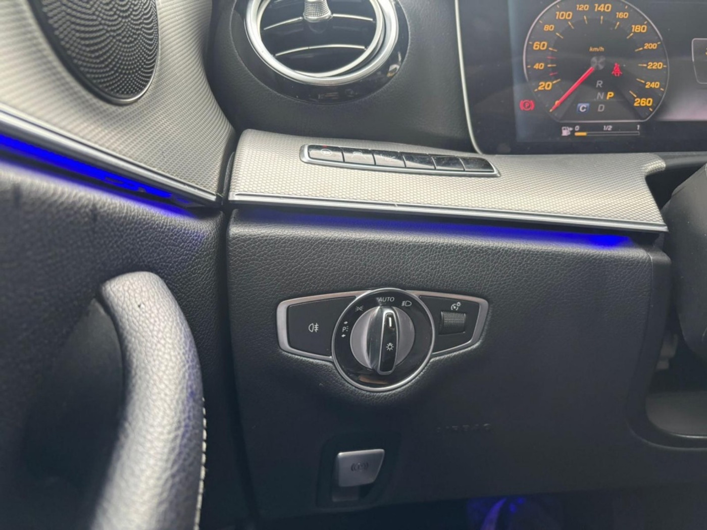 Foto van Mercedes-Benz E 220 D
