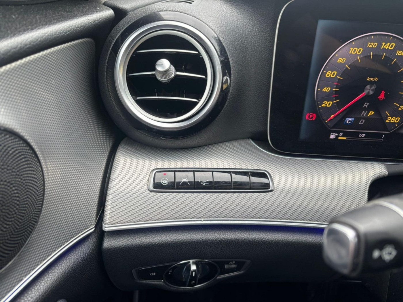 Foto van Mercedes-Benz E 220 D