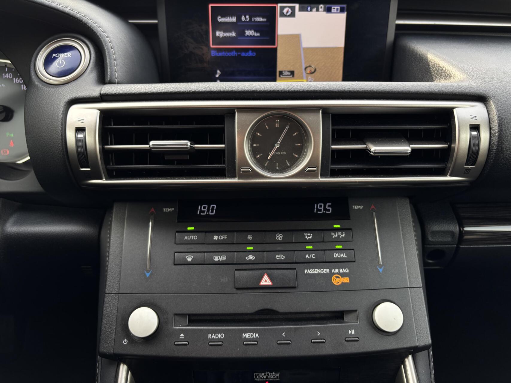 Foto van Lexus Lexus Is300h