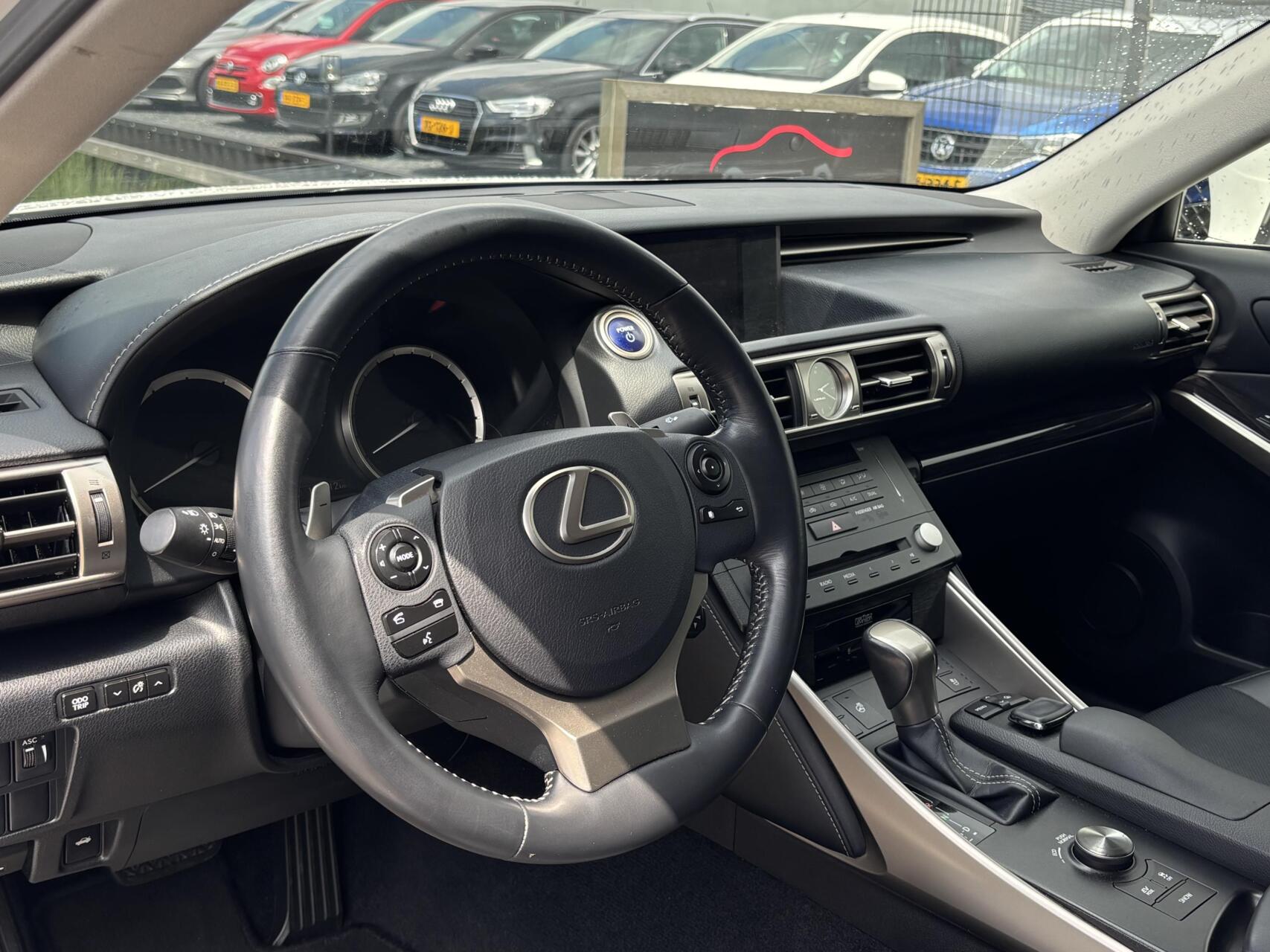 Foto van Lexus Lexus Is300h