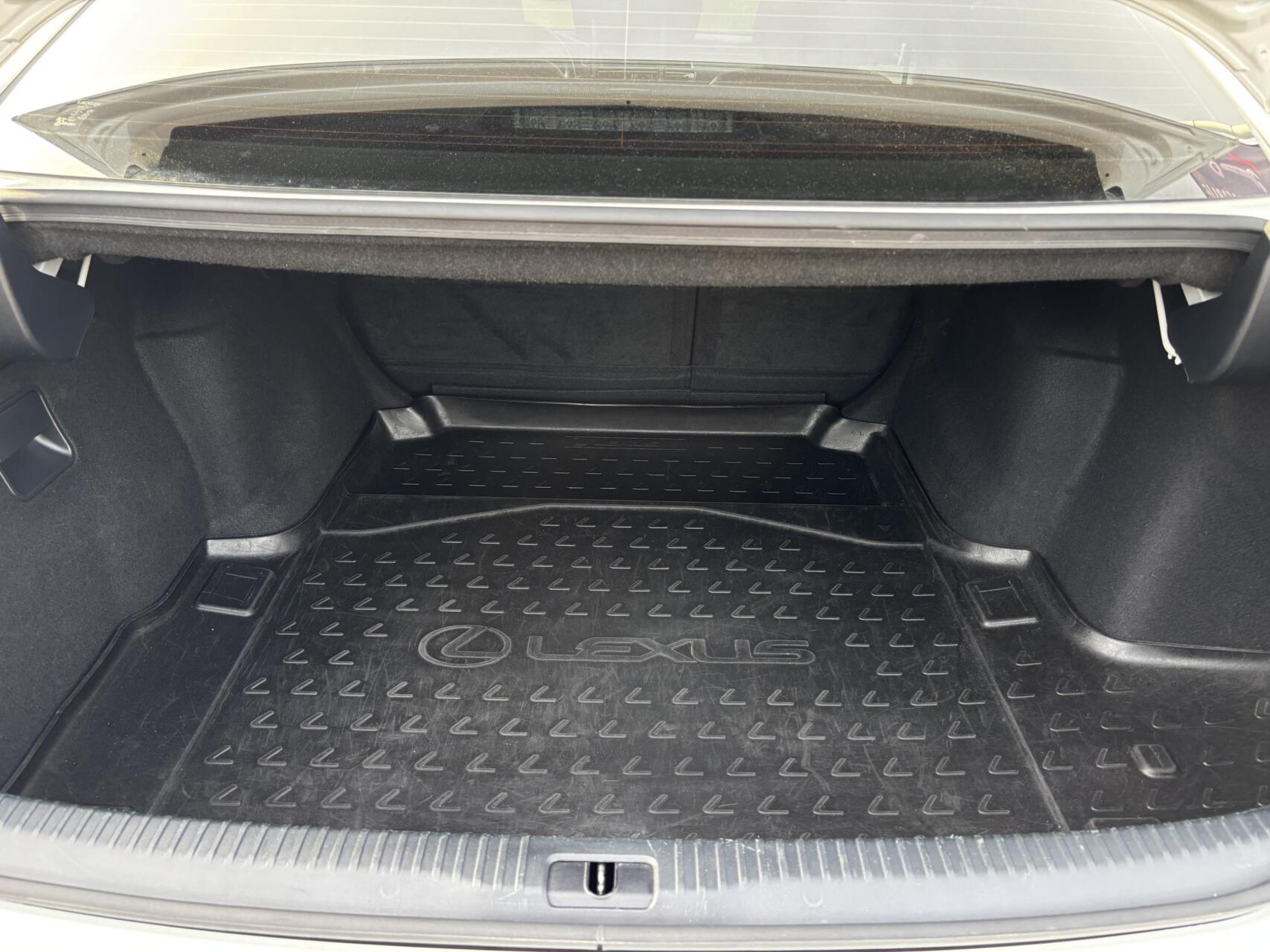 Foto van Lexus Lexus Is300h