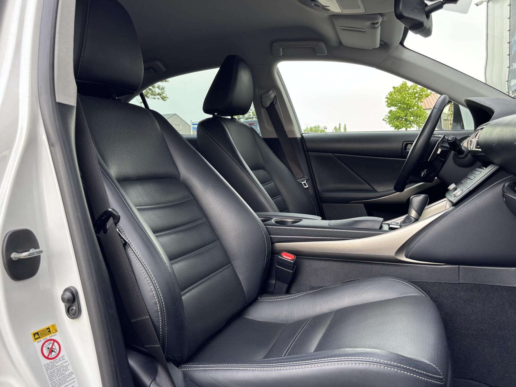 Foto van Lexus Lexus Is300h