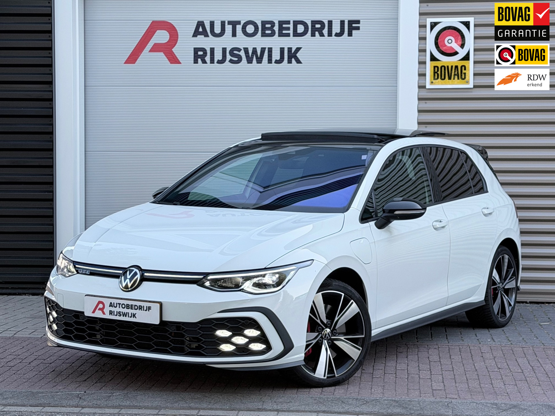 Volkswagen Golf GTE 1.4 eHybrid GTE 245 PK Panoramadak IQ Light ACC Keyless Trekhaak Camera Sfeerverlichting 18" 2021 - voorkant