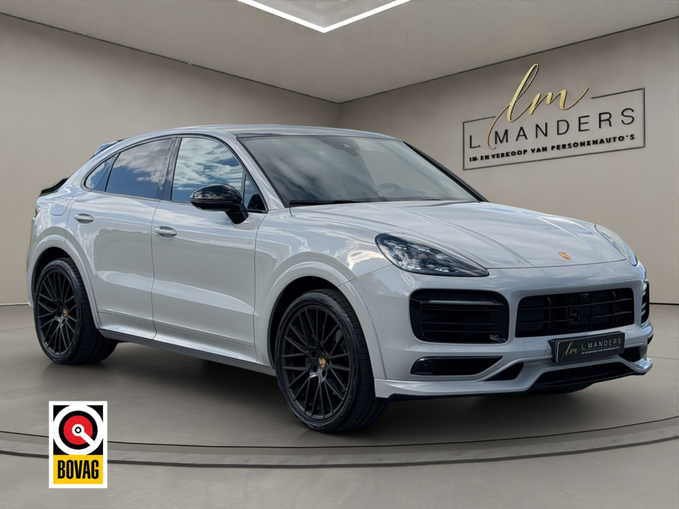 Porsche Cayenne E-hybrid 3.0 E-Hybrid 2021 KRIJT | Sport Chrono | Burmester 2021 - voorkant