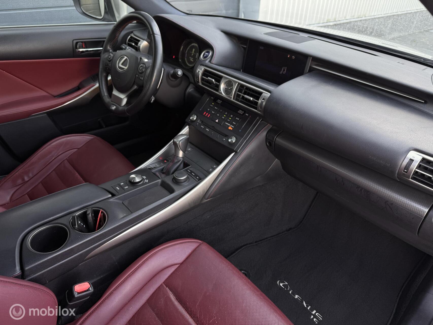 Foto van Lexus Lexus Is300h