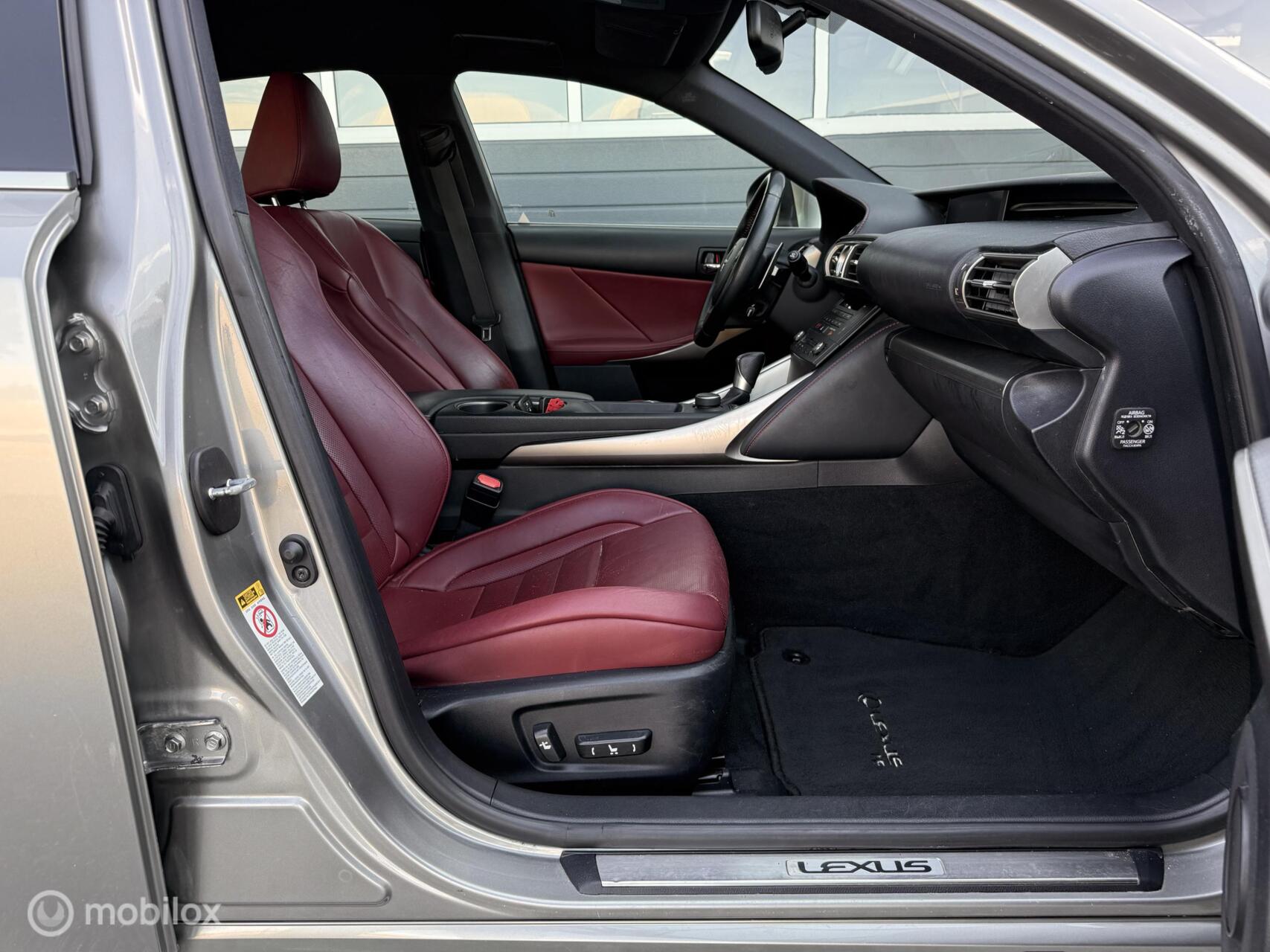 Foto van Lexus Lexus Is300h