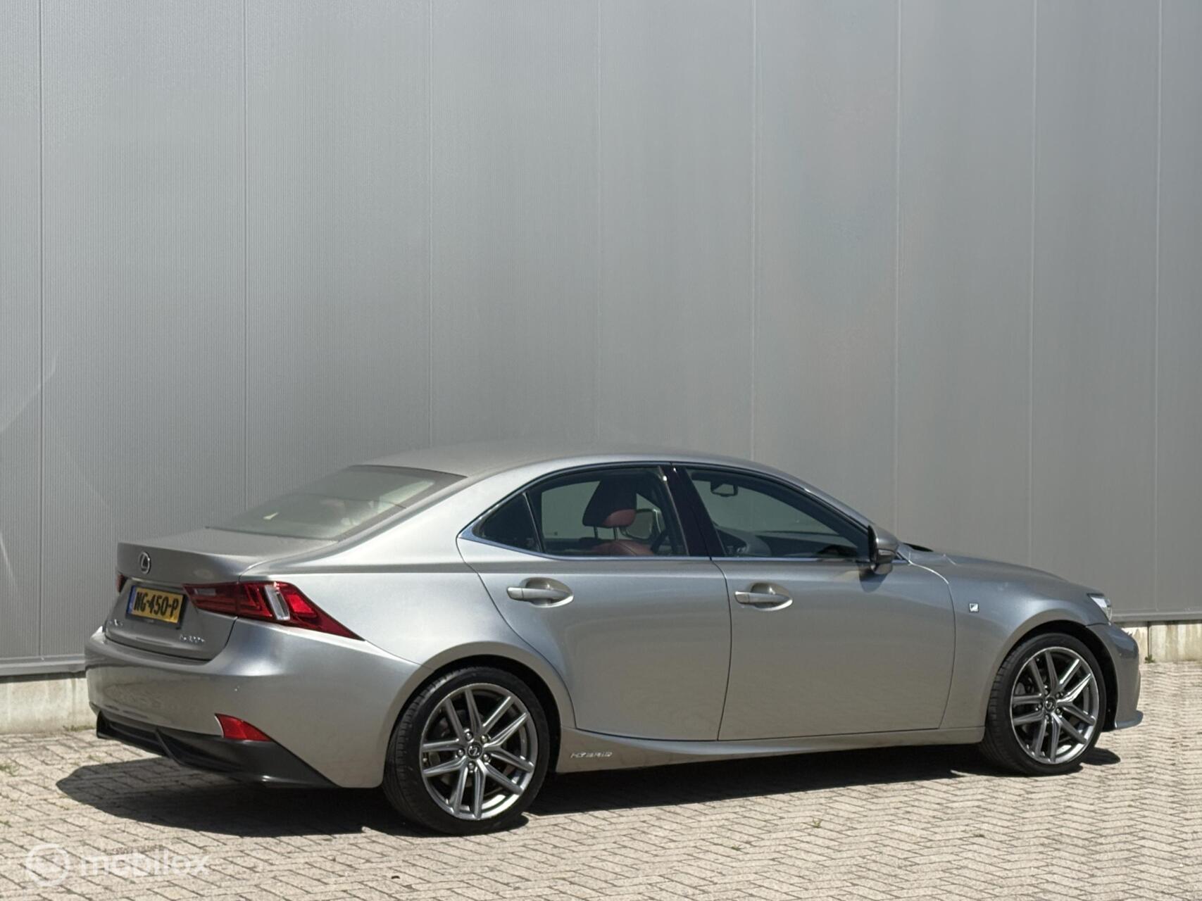 Foto van Lexus Lexus Is300h