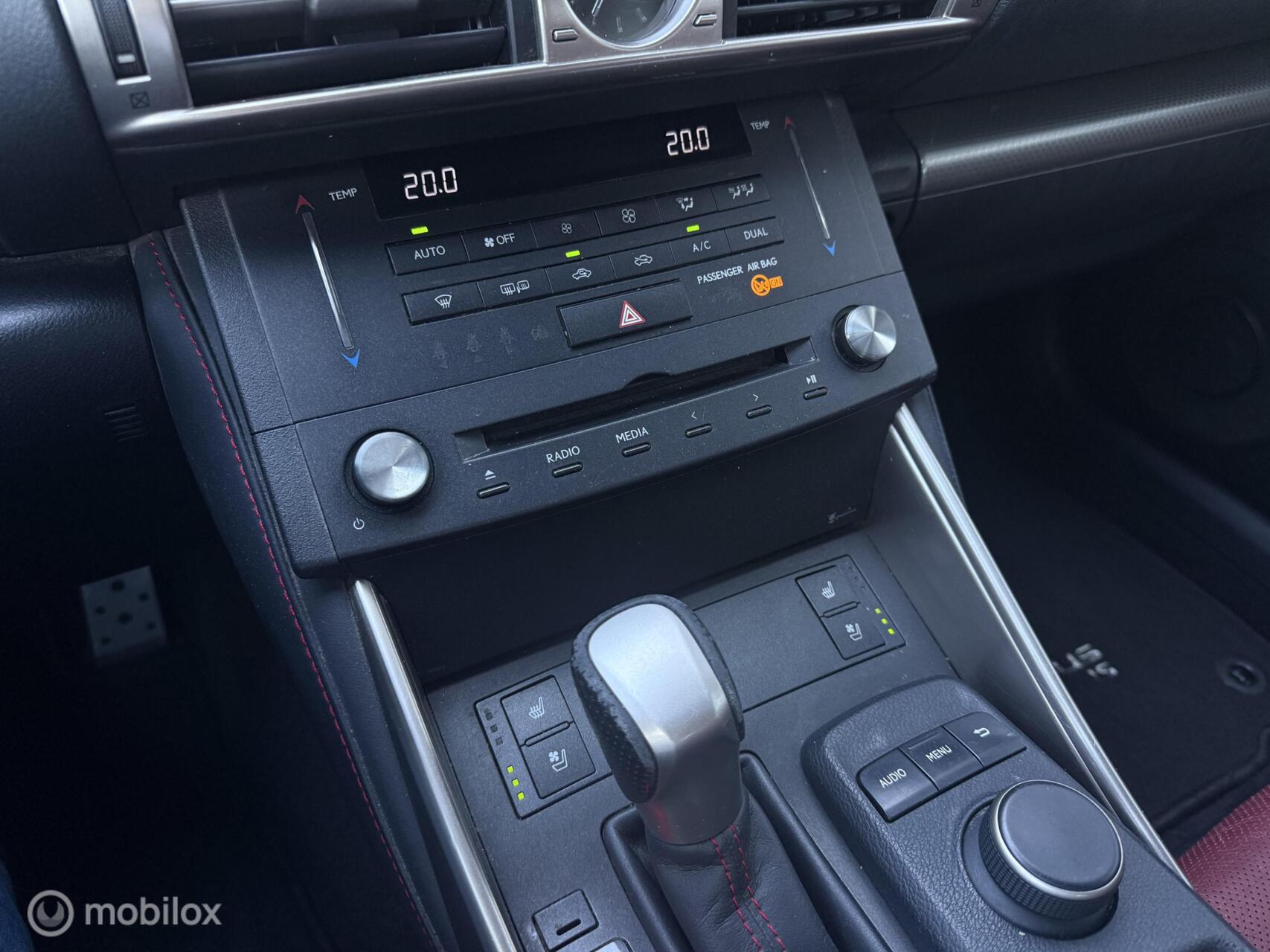 Foto van Lexus Lexus Is300h
