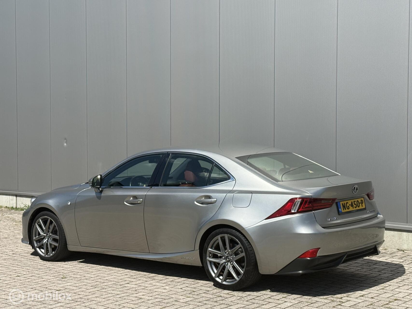 Foto van Lexus Lexus Is300h