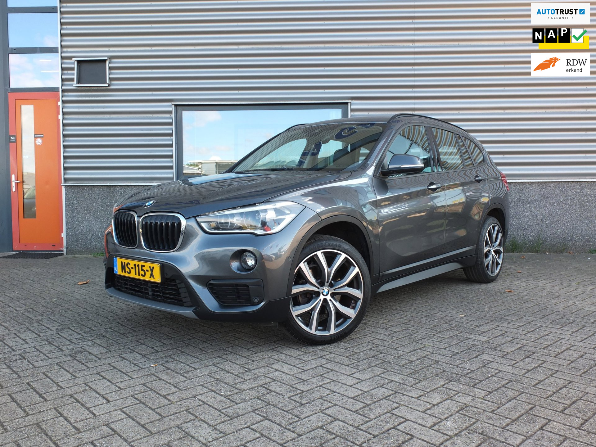BMW X1 Sdrive18i SDrive18i High Executive | Automaat | HUD | Leder | Afnb Trekhaak 2017 - voorkant