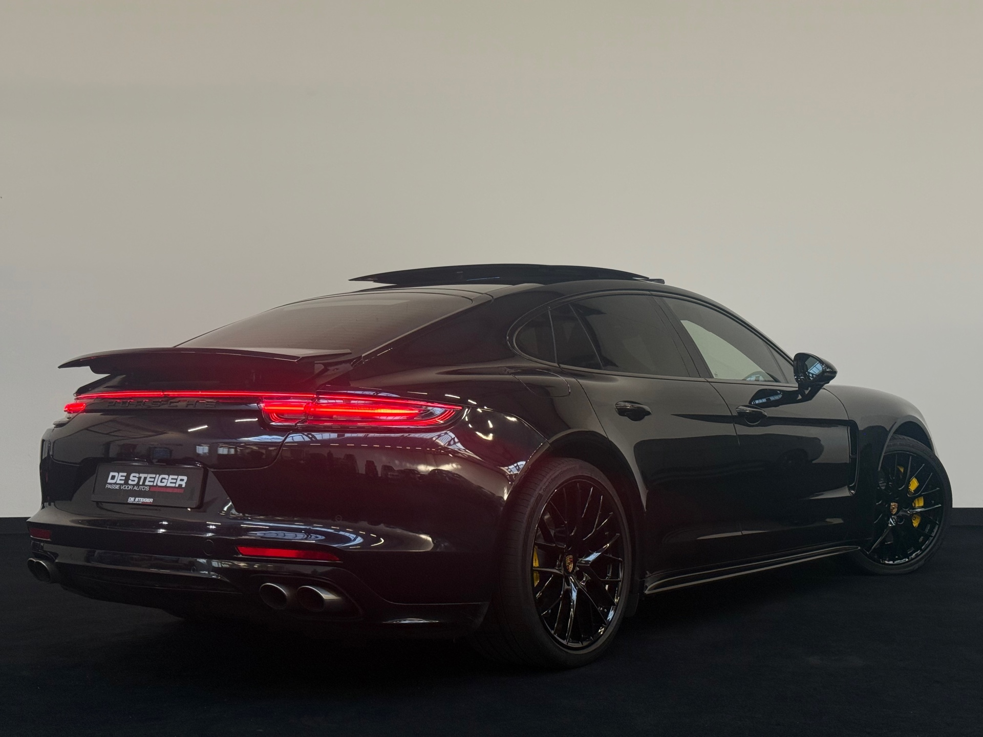 Foto van Porsche Panamera 4 E-hybrid