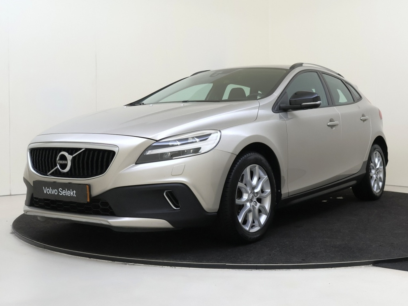 Volvo V40 Cross Country 1.5 T3 Nordic+ 2017 - voorkant
