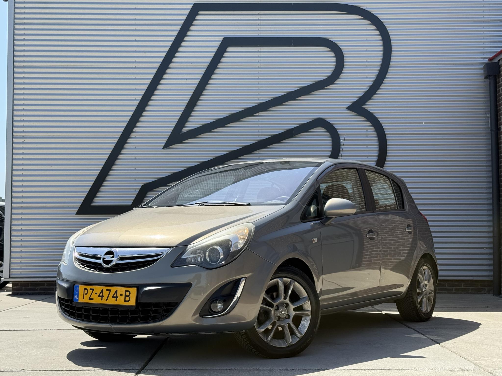 Opel Corsa 1.2-16V Cosmo 2012 - voorkant