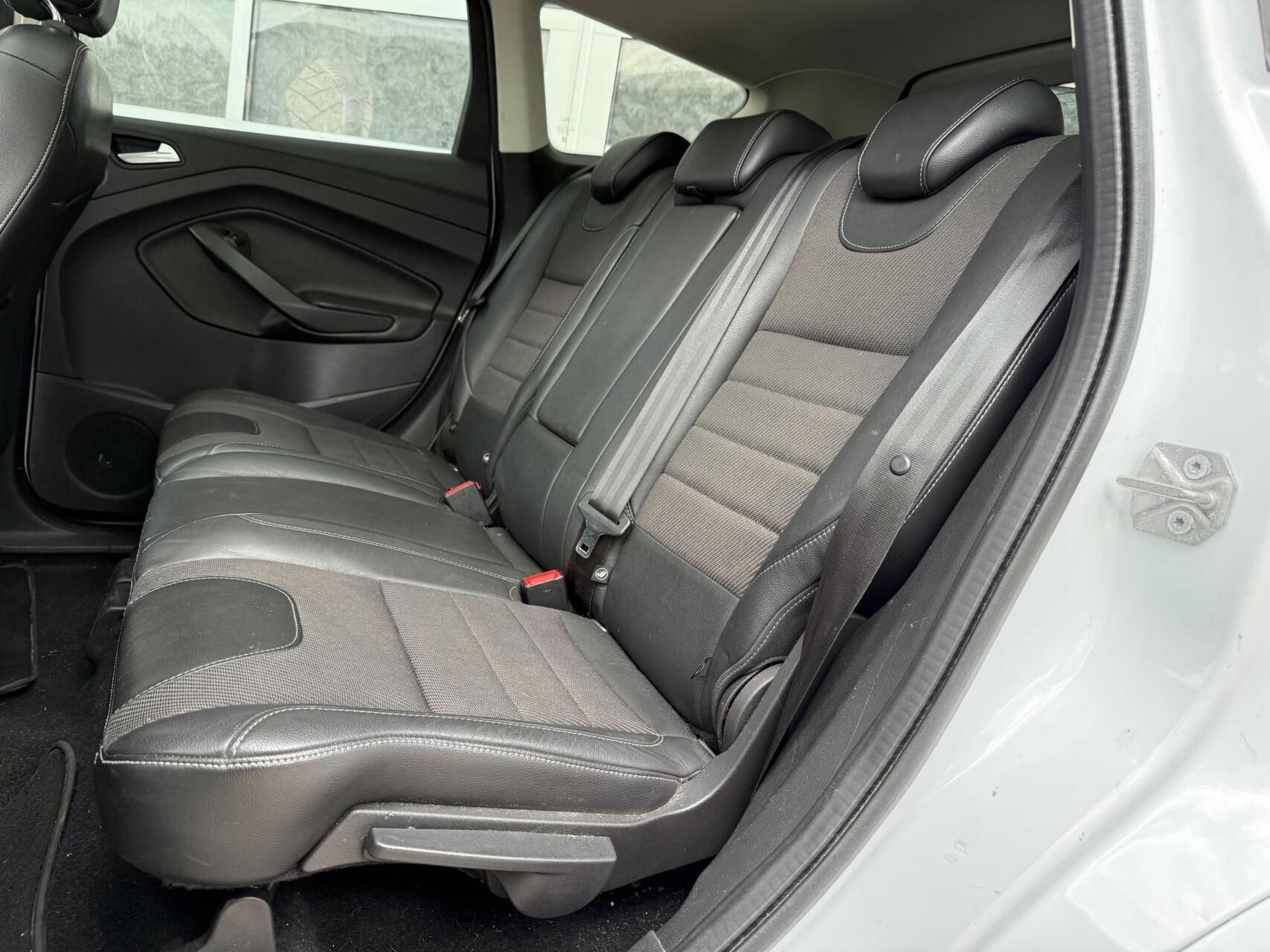 Foto van Ford Kuga 1.6 Scti
