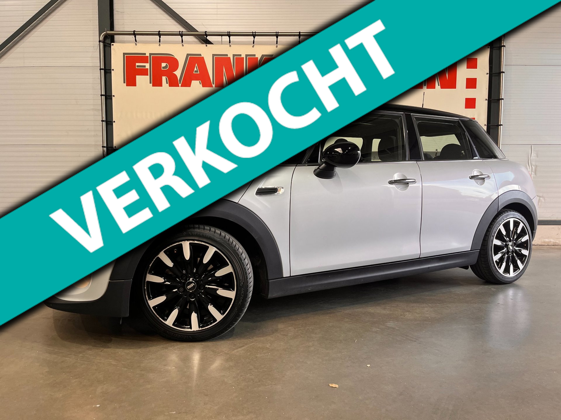 Mini Cooper 1.5 Cooper Chili Business +NAP|OHhistorie|Pano|Trekhaak|Parelmoer|Navi|Climate|Cruise|PDC|17"LMV 2018 - voorkant