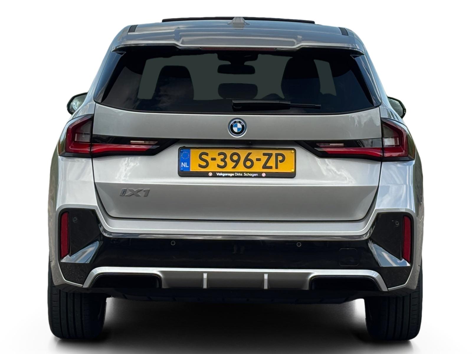 Foto van BMW Ix1 Xdrive30