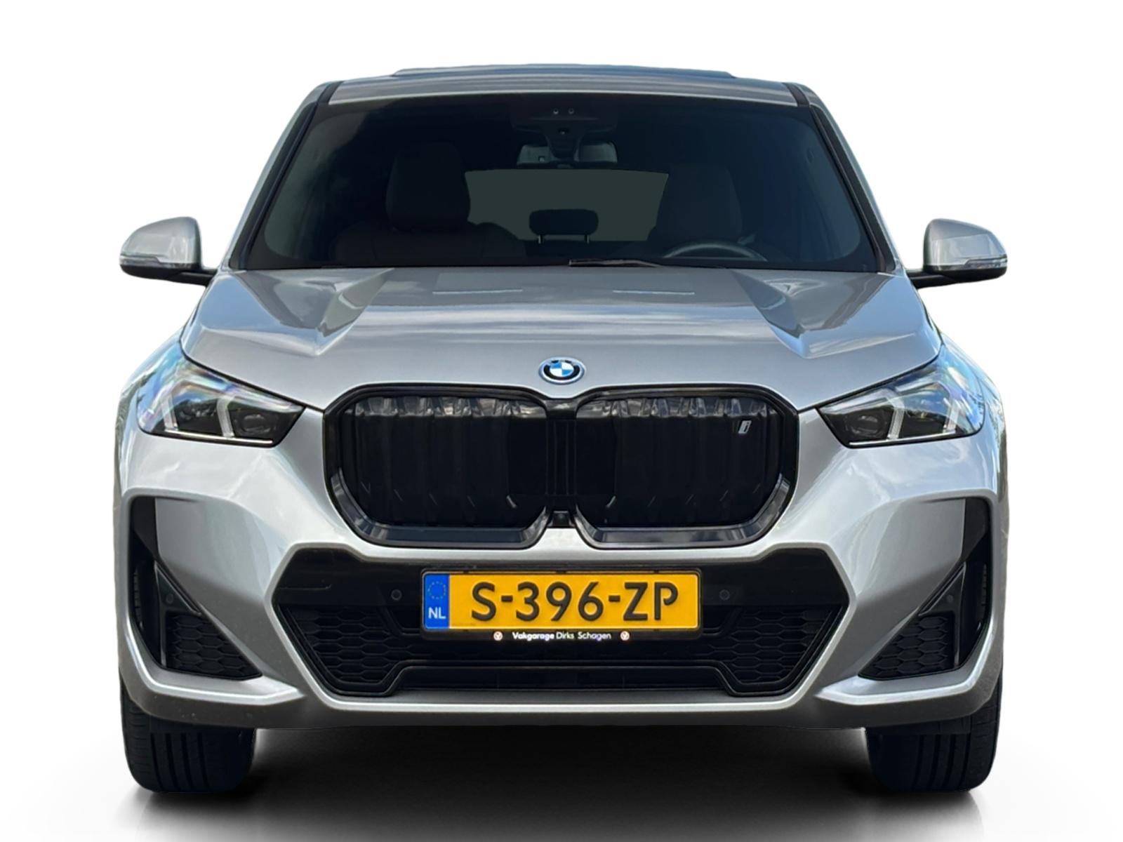 Foto van BMW Ix1 Xdrive30