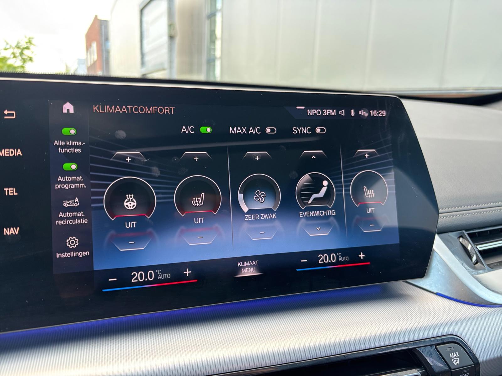 Foto van BMW Ix1 Xdrive30