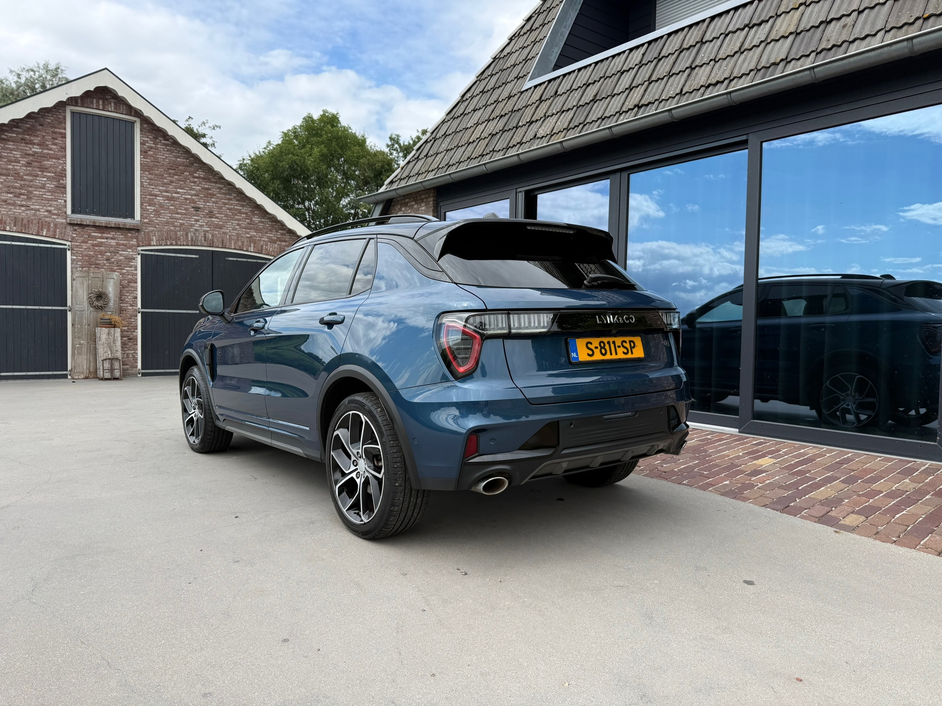 Foto van Lynk&co LYNK & Co 01