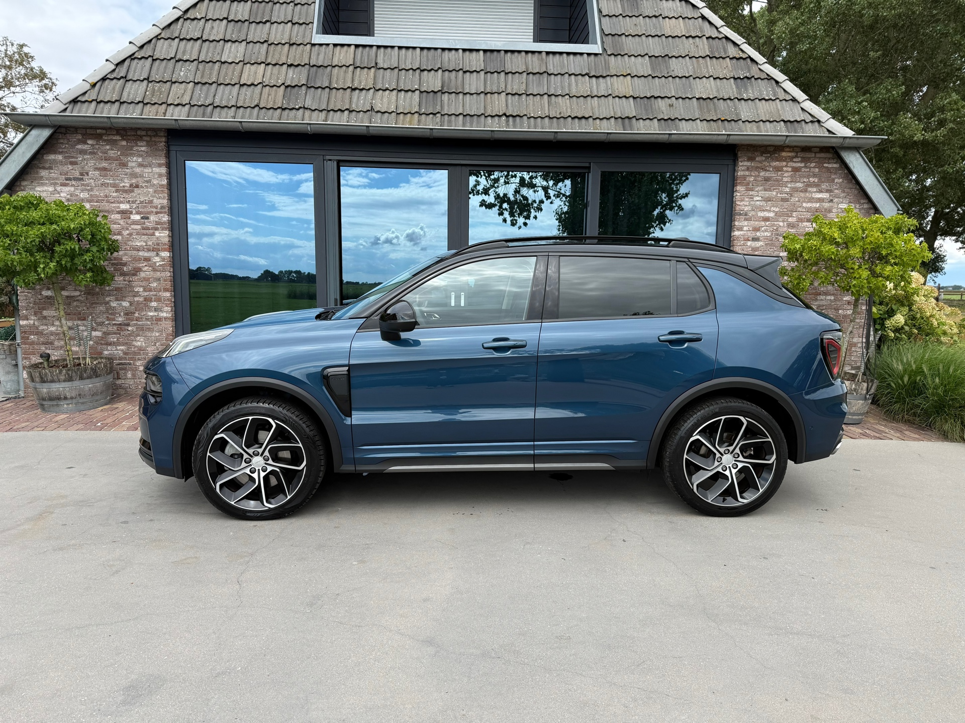 Foto van Lynk&co LYNK & Co 01