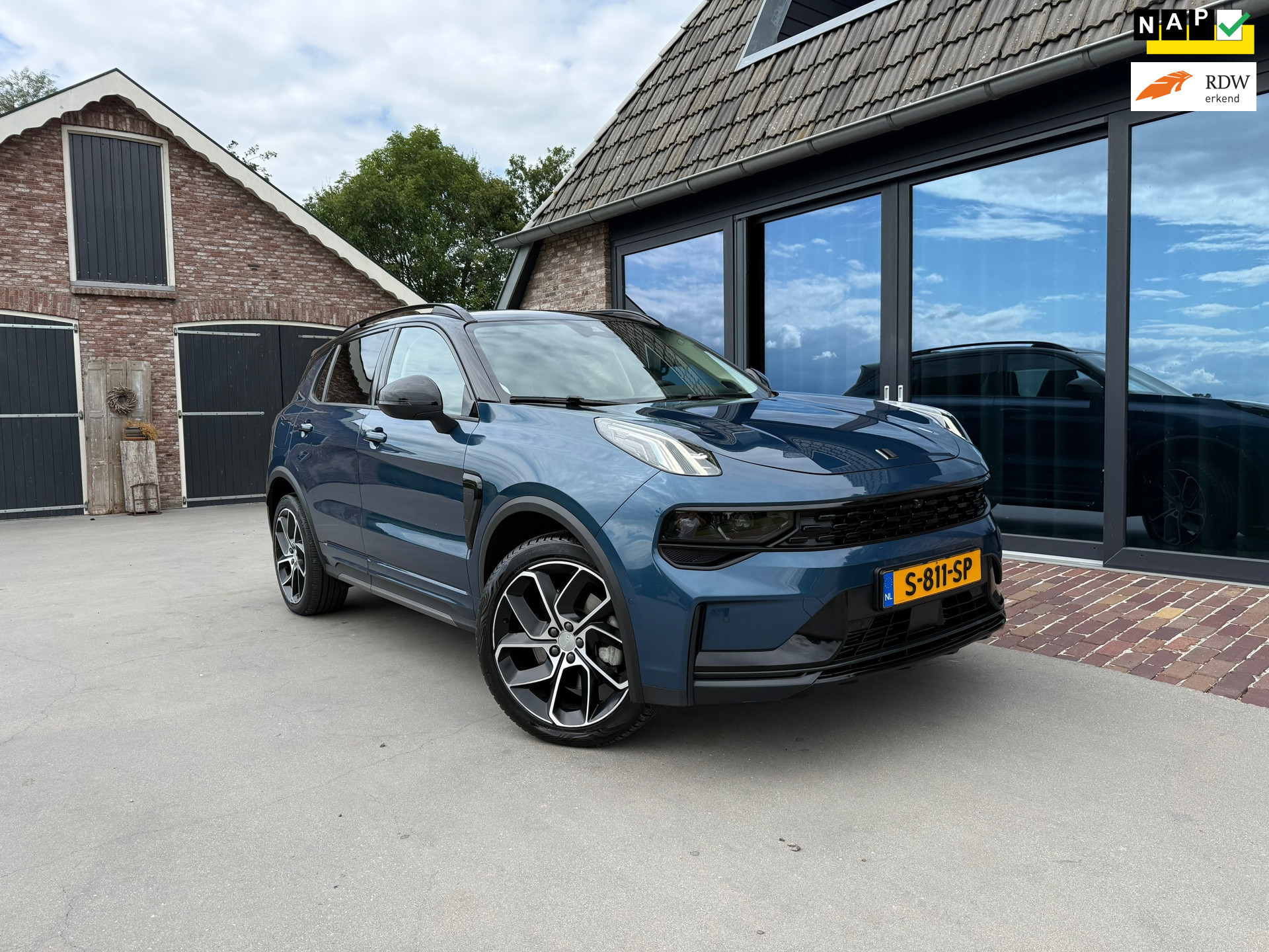 Lynk&co LYNK & Co 01 1.5 Plug-inHybrid Pano Black pakket 2023 - voorkant