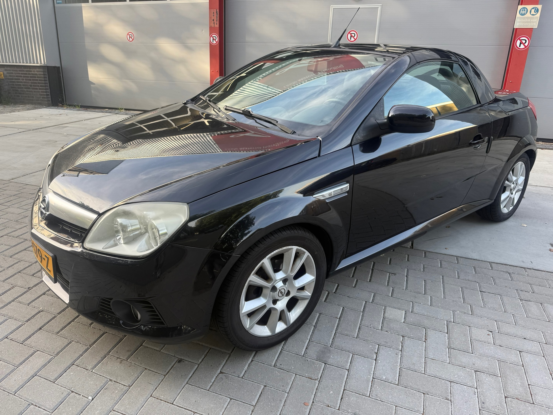 Opel Tigra 1.4-16V Rhythm 2008 - voorkant