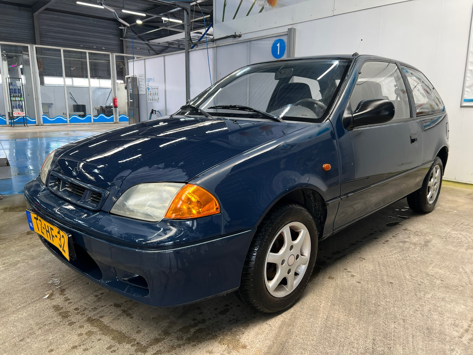 Suzuki Swift 1.3 GS / IJSKOUDE AIRCO/ Elektrische ramen/ APK bij AFL. 1998 - voorkant