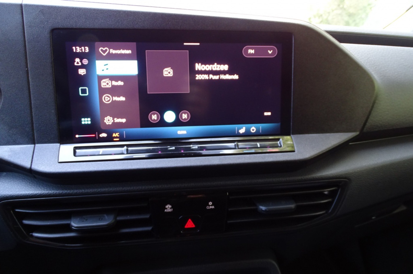 Foto van Volkswagen Caddy Modified Partition Wall