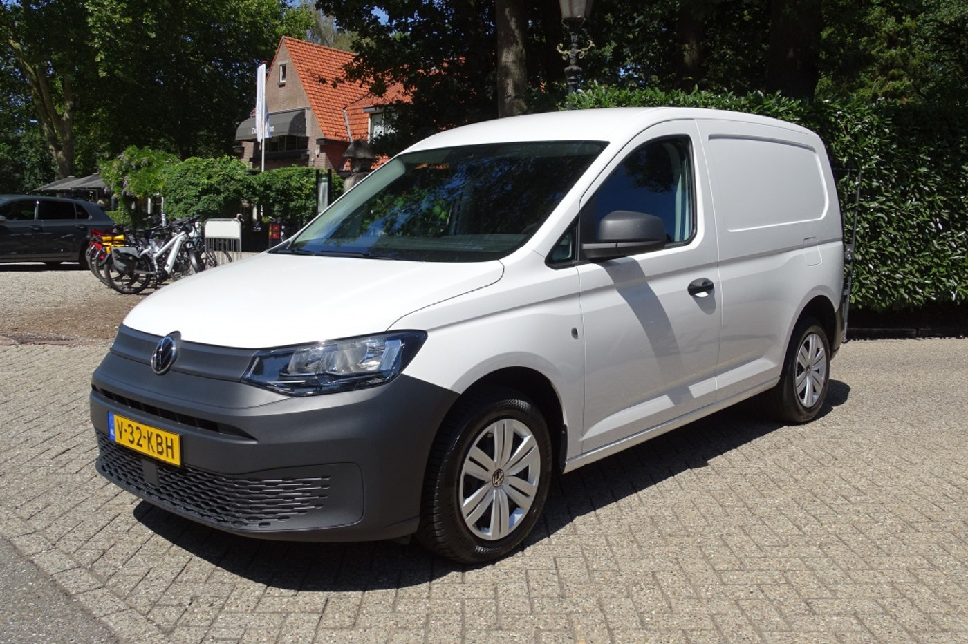 Foto van Volkswagen Caddy Modified Partition Wall