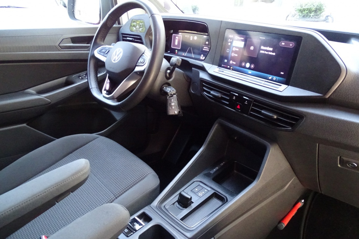 Foto van Volkswagen Caddy Modified Partition Wall