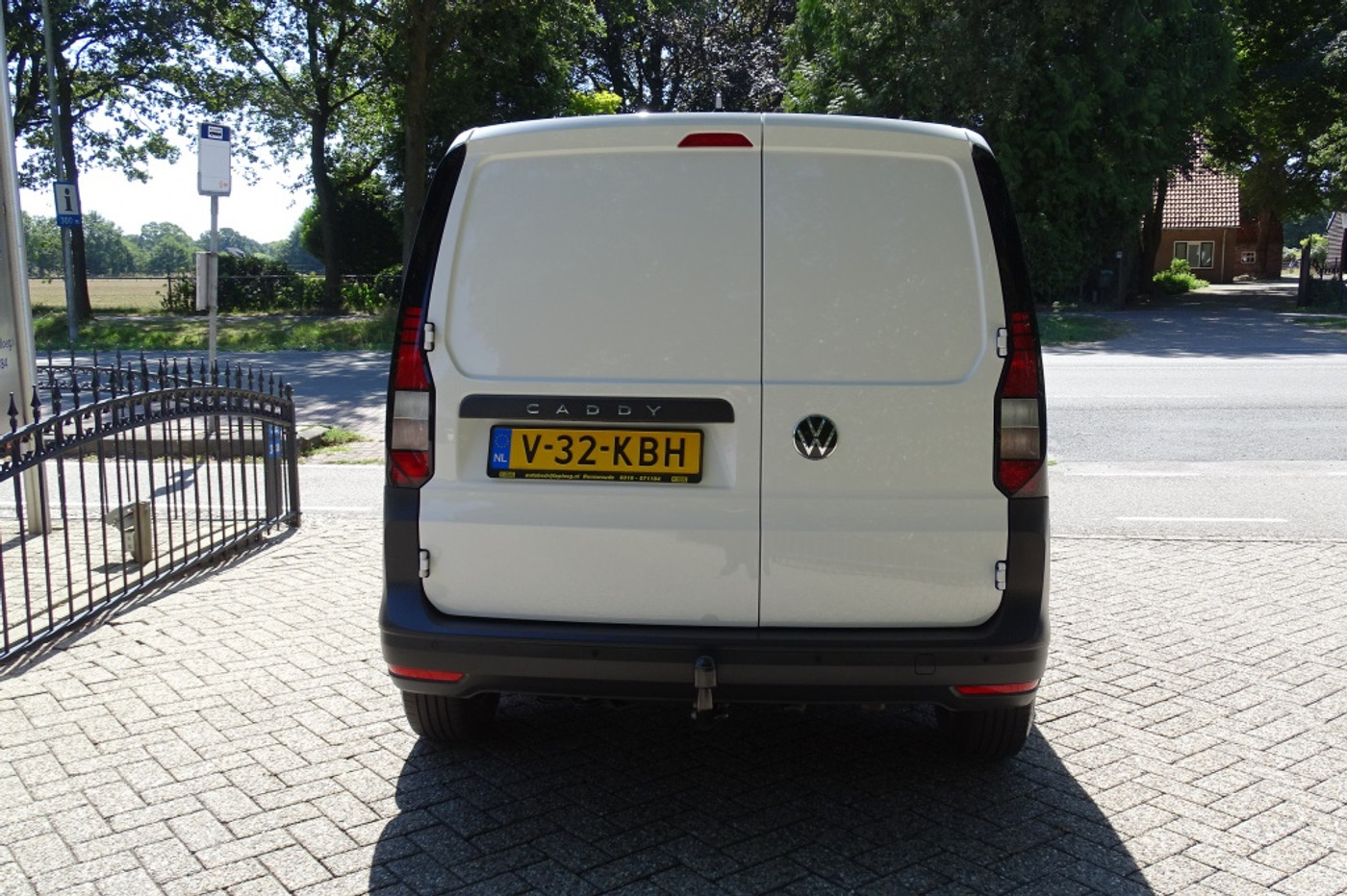 Foto van Volkswagen Caddy Modified Partition Wall