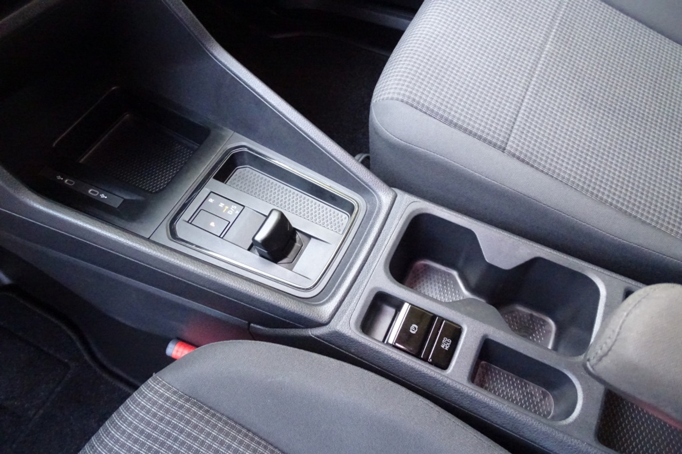 Foto van Volkswagen Caddy Modified Partition Wall