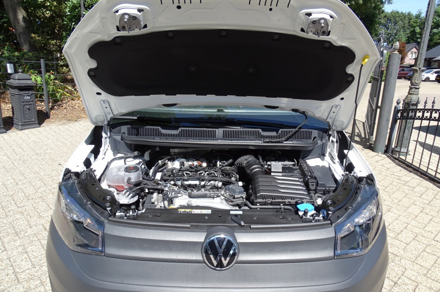 Foto van Volkswagen Caddy Modified Partition Wall