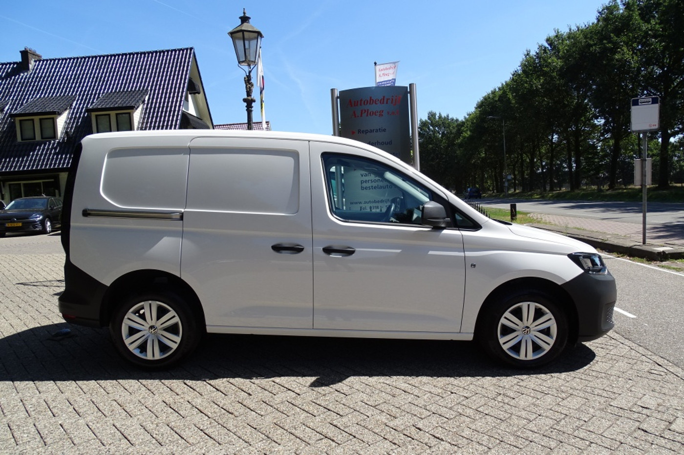 Foto van Volkswagen Caddy Modified Partition Wall
