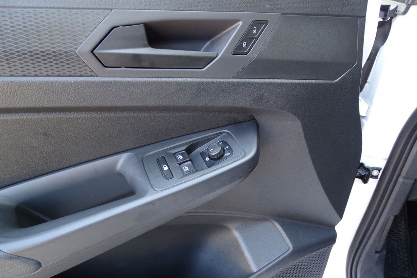 Foto van Volkswagen Caddy Modified Partition Wall