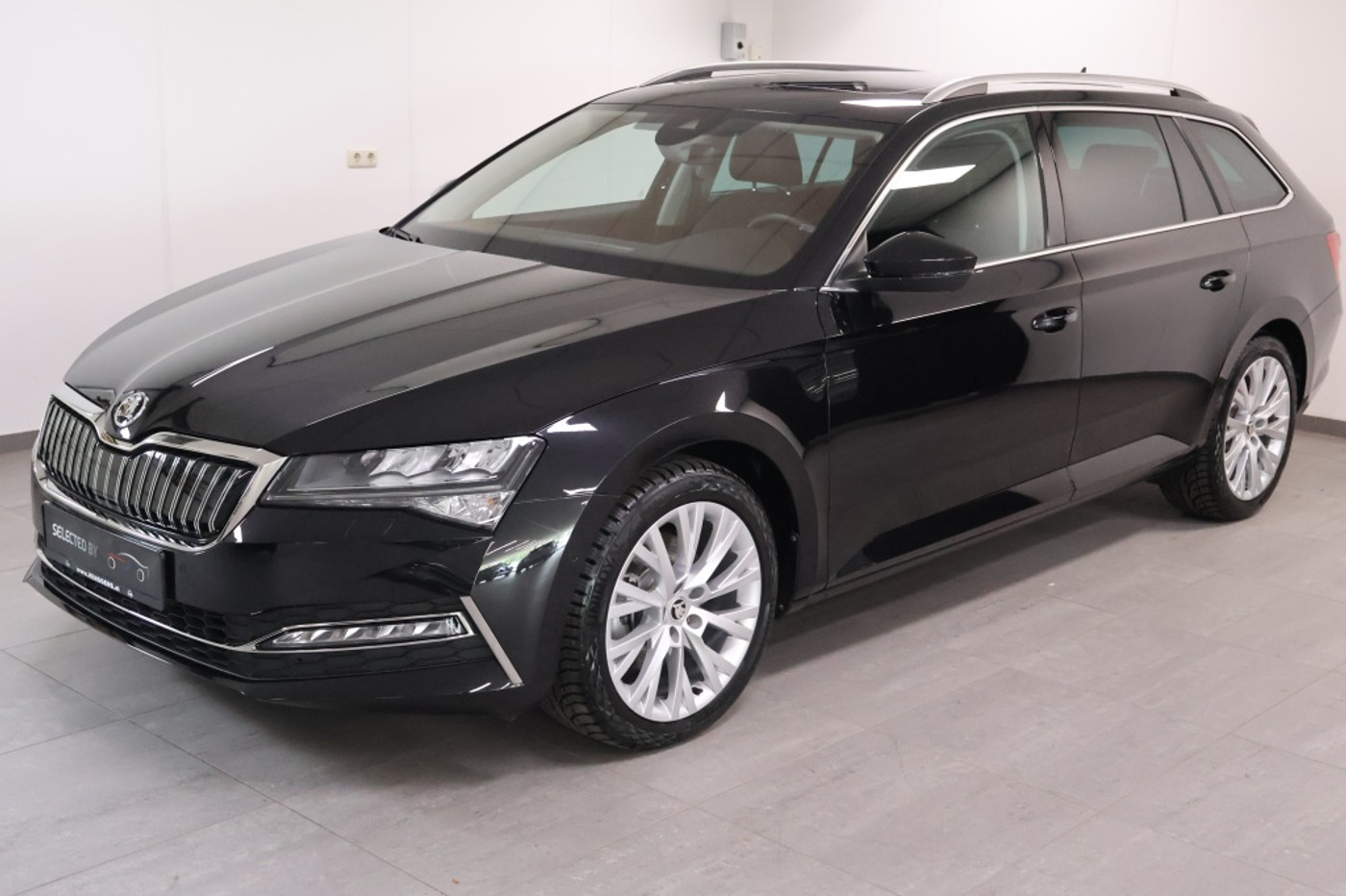 Skoda Superb 1.4 TSI iV Business Style | Panodak | 18 inch | Memory Seats 2023 - voorkant