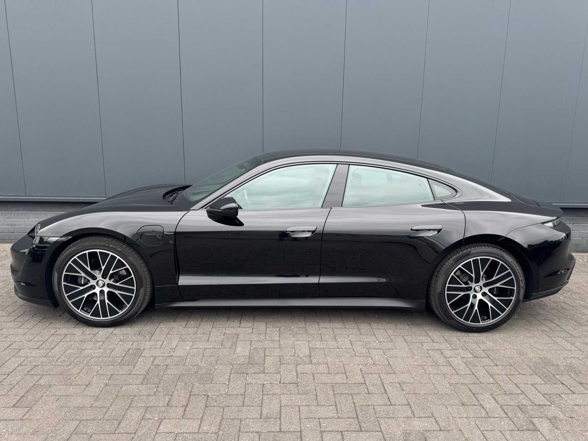 Foto van Porsche Taycan