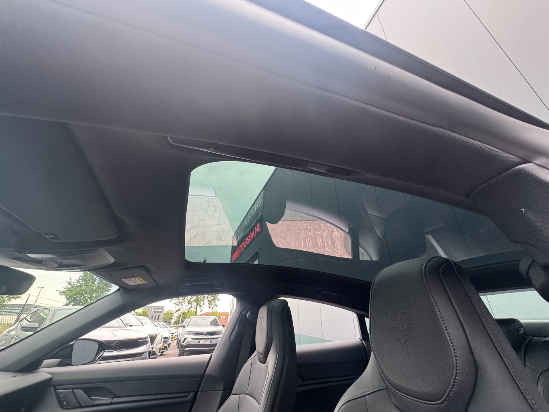 Foto van Porsche Taycan
