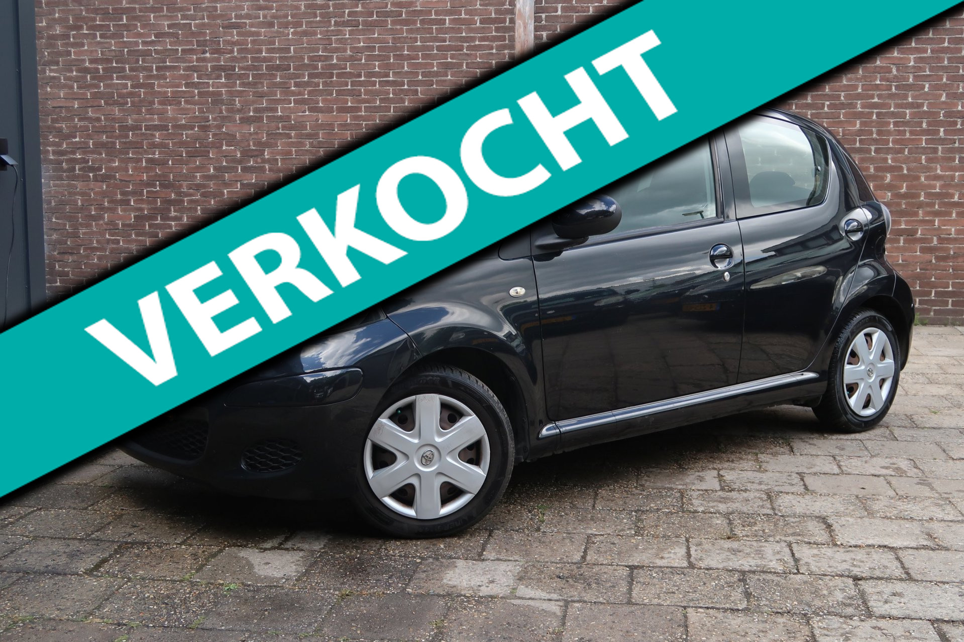 Toyota Toyota Aygo 1.0-12V Comfort *Rijklaarprijs *2e Eigenaar *Volledig dealeronderhouden 2010 - voorkant