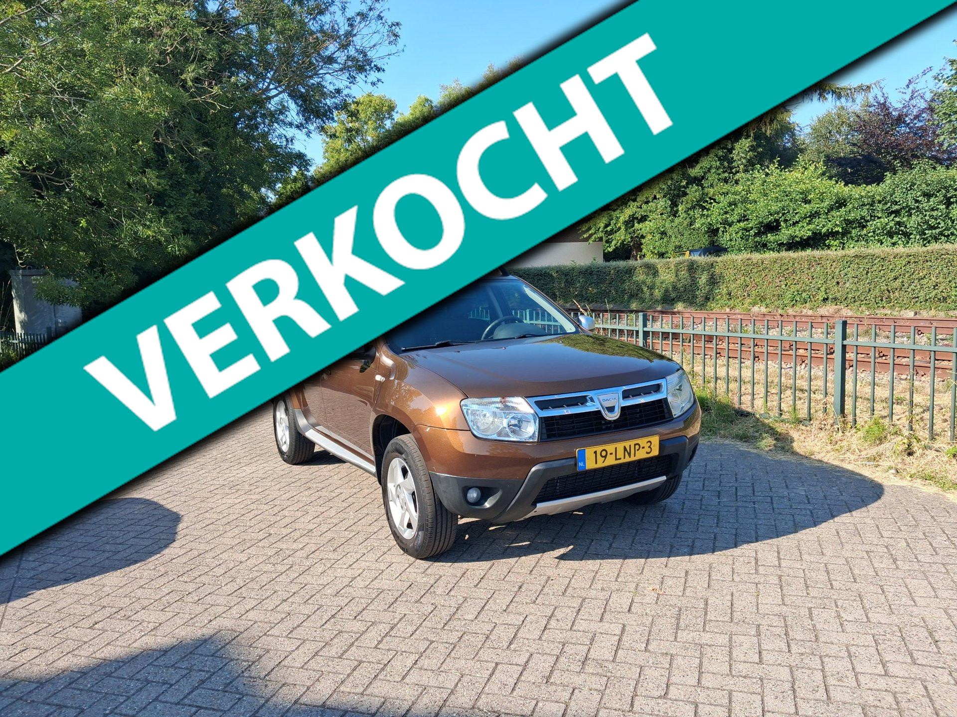 Dacia Duster 1.6 Lauréate 2wd airco trekhaak ALLINPRIJS 2010 - voorkant
