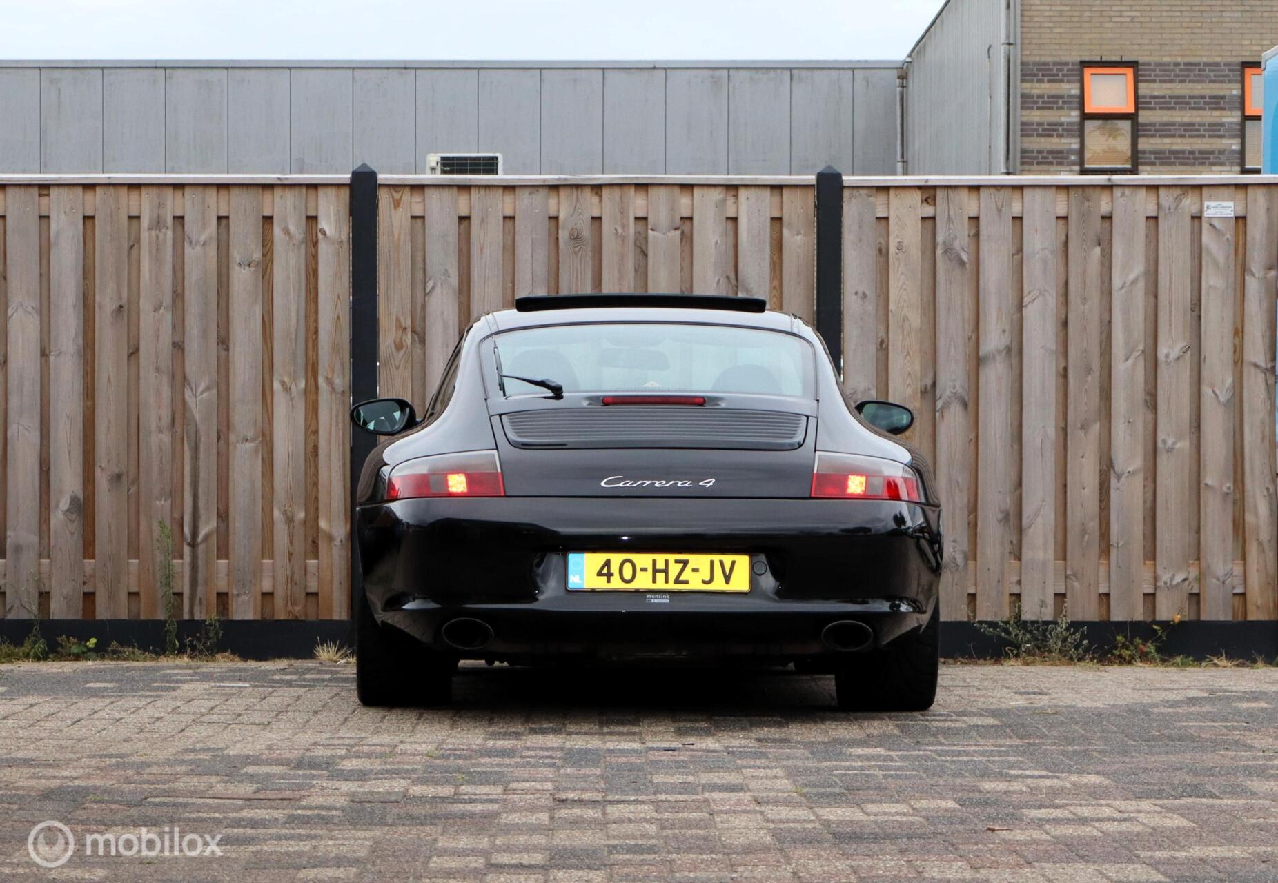 Foto van Porsche 911 Carrera