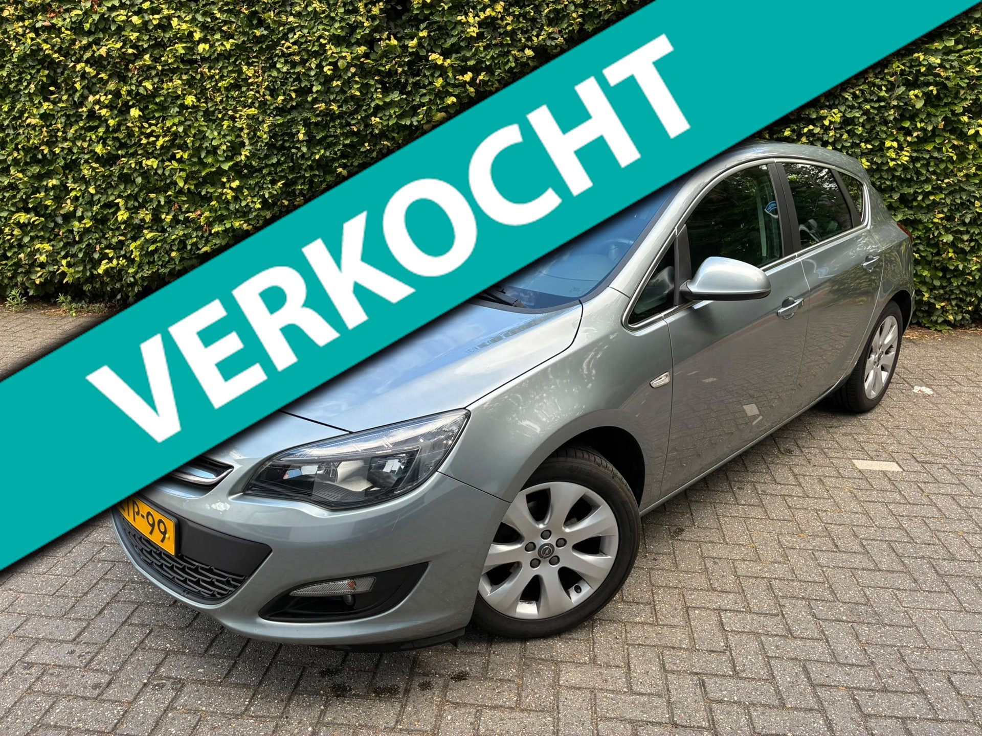 Opel Astra 1.4i Turbo Blitz I Navigatie I Trekhaak 2015 - voorkant