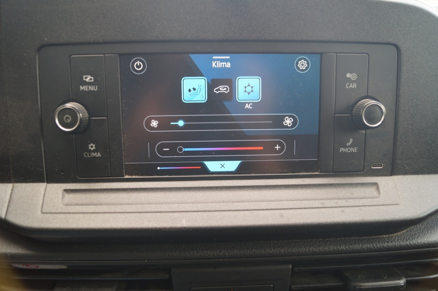 Foto van Volkswagen Caddy Modified Partition Wall